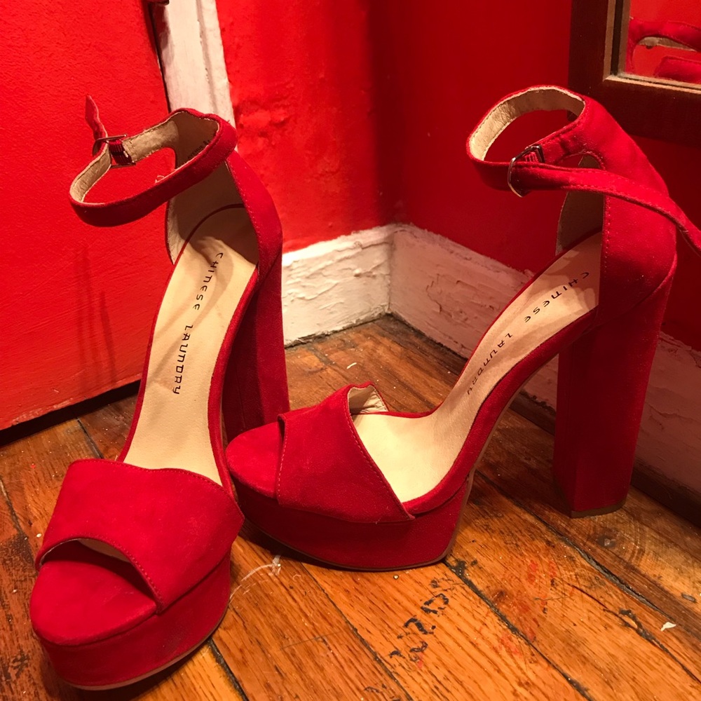NWT Chinese Laundry | Avenue 2 Sandal Platform